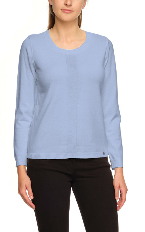 klassischer Rundhalspulli mit feinen Strickdetails