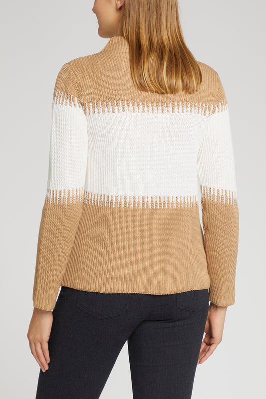 Strukurpullover mit Kelchkragen