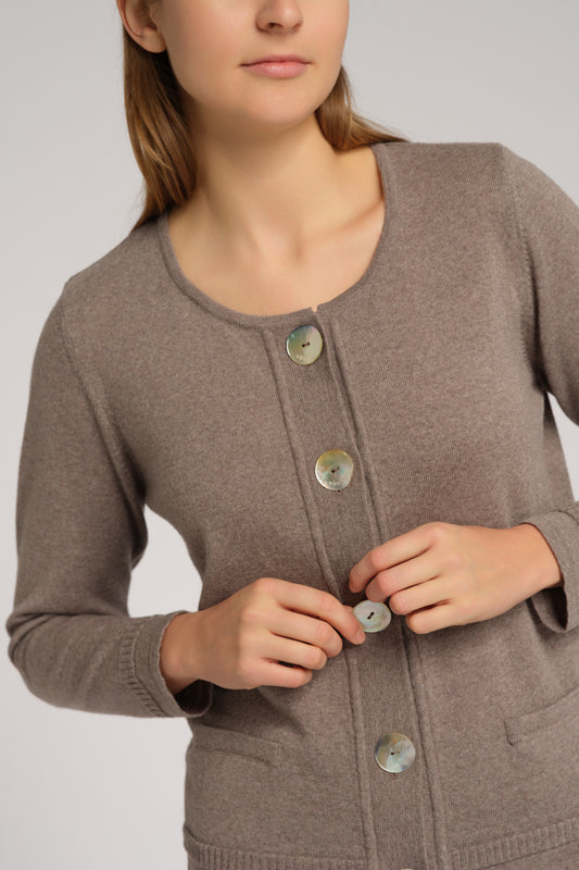 Klassische Strickjacke mit Rundhals