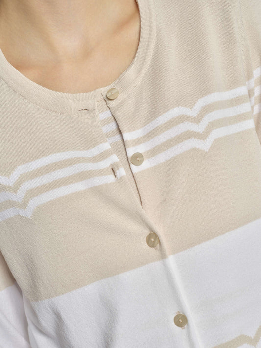 Strickjacke mit Knöpfen