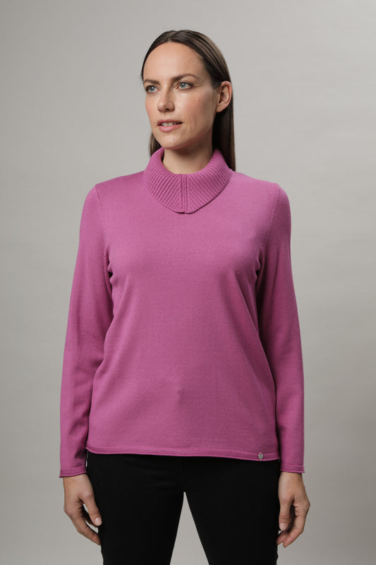 Pullover mit spitz zulaufendem Rollkragen