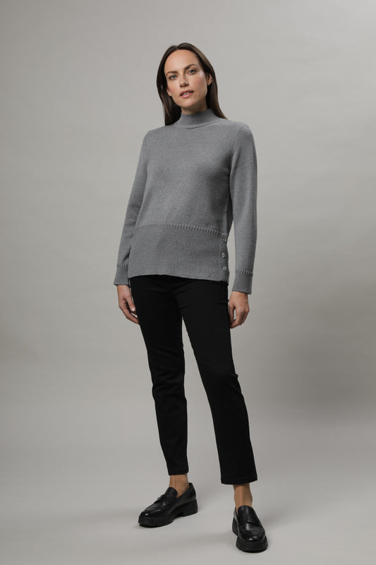 Pullover mit Kelchkragen und Knopfblende