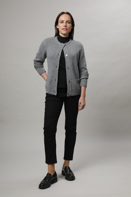 Strickjacke mit Rundhals und Knöpfen