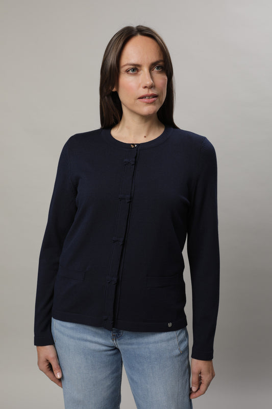Strickjacke mit Rundhals und Knöpfen