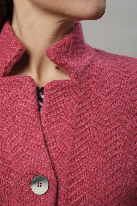 Strickjacke mit Stehkragen und Knöpfen und Strukturmuster