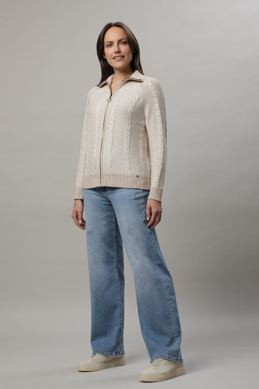 Strickjacke mit Stehkragen und Reißverschluss und zweifarbigem Strukturmuster