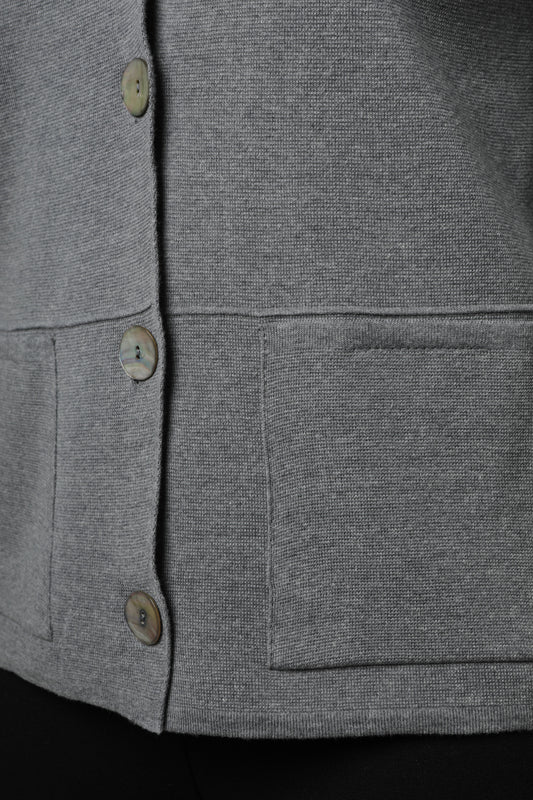 Strickjacke mit Umlegekragen und Knöpfen