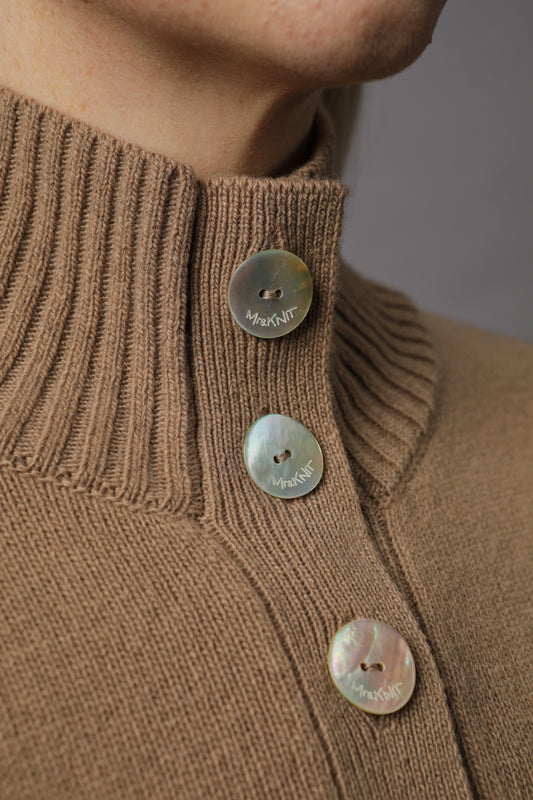 Pullover mit Stehkragen und Knopfleiste