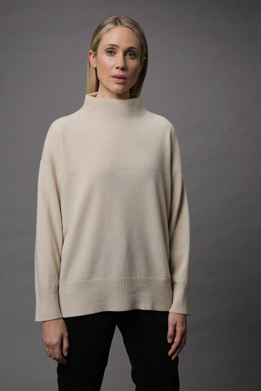 Pullover mit Kelchkragen und Strukturmuster