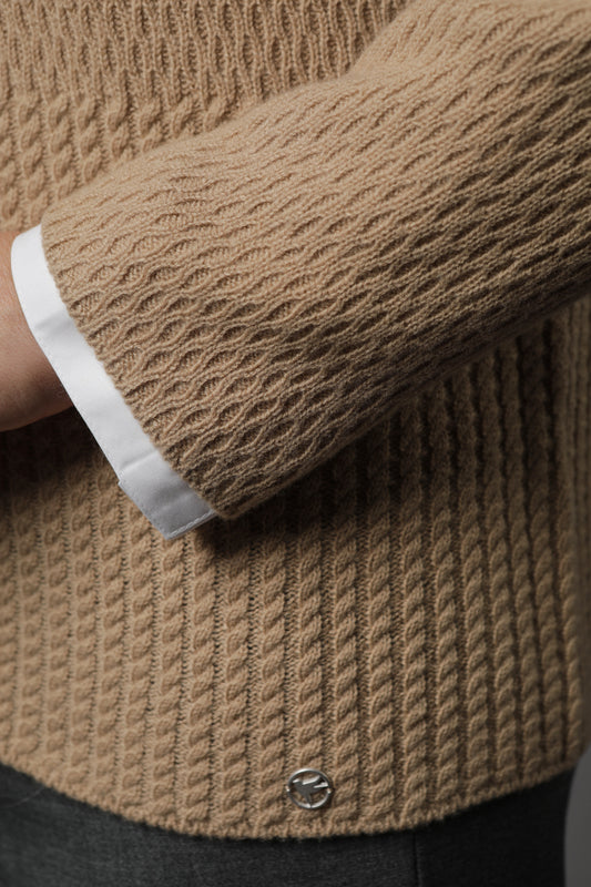 Strickjacke mit V-Ausschnitt und Knöpfen