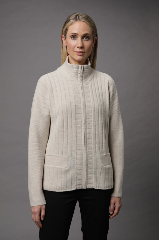 Strickjacke mit Stehkragen und Strukturmuster