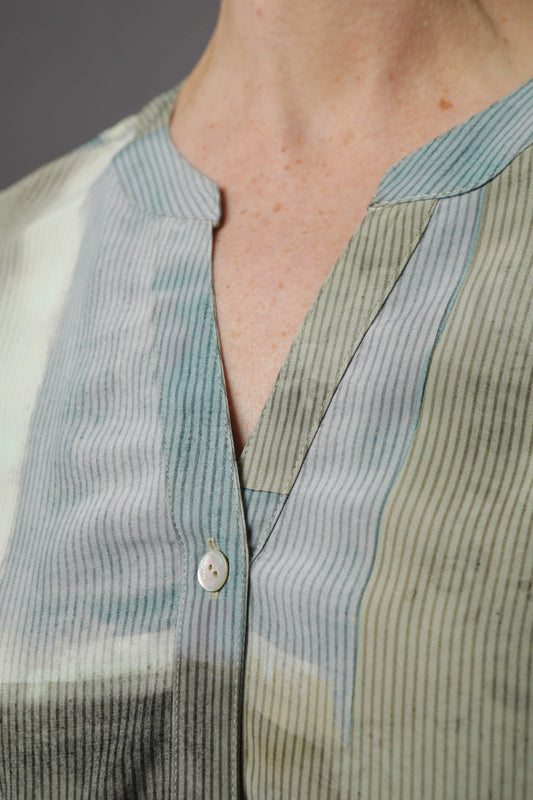 Bluse mit Rundhals und Alloverdruck