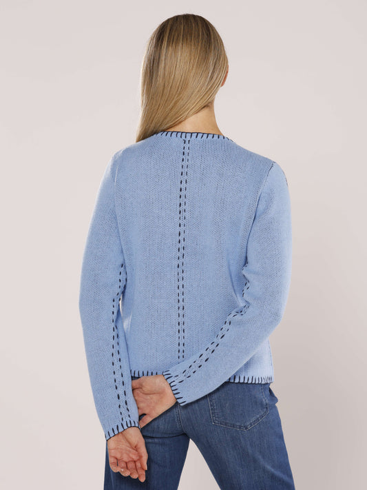 Strickjacke mit Knöpfen und Stickereien