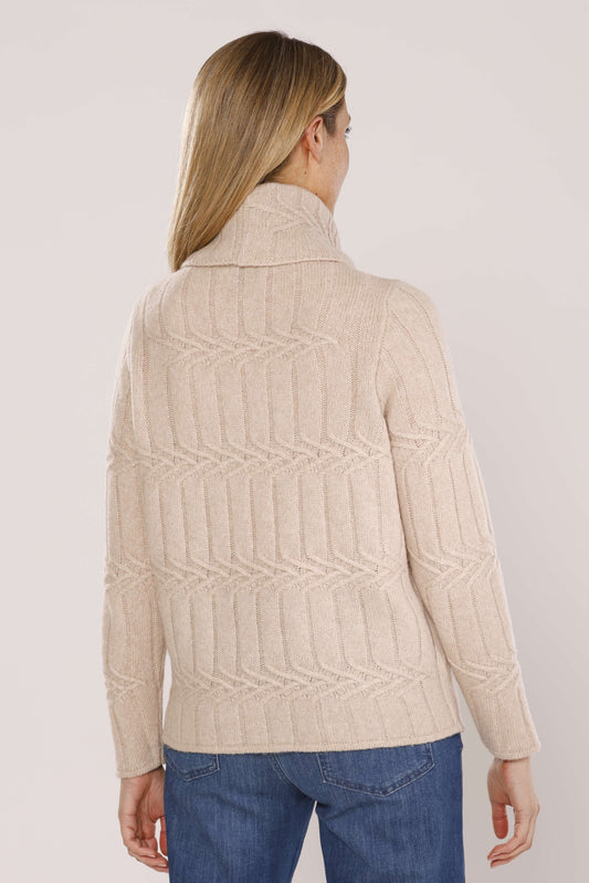 Rollkragenpullover mit Strukturmuster